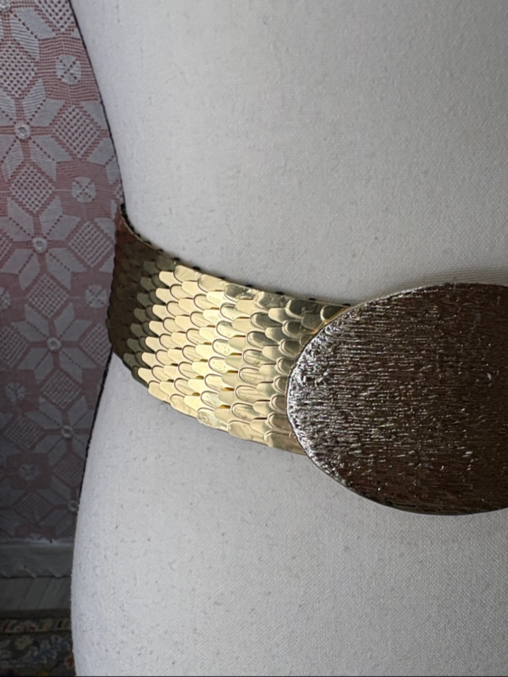 Vintage Gold Tone Stretch Belt Statement Oval Clasp - Picture 2 of 8